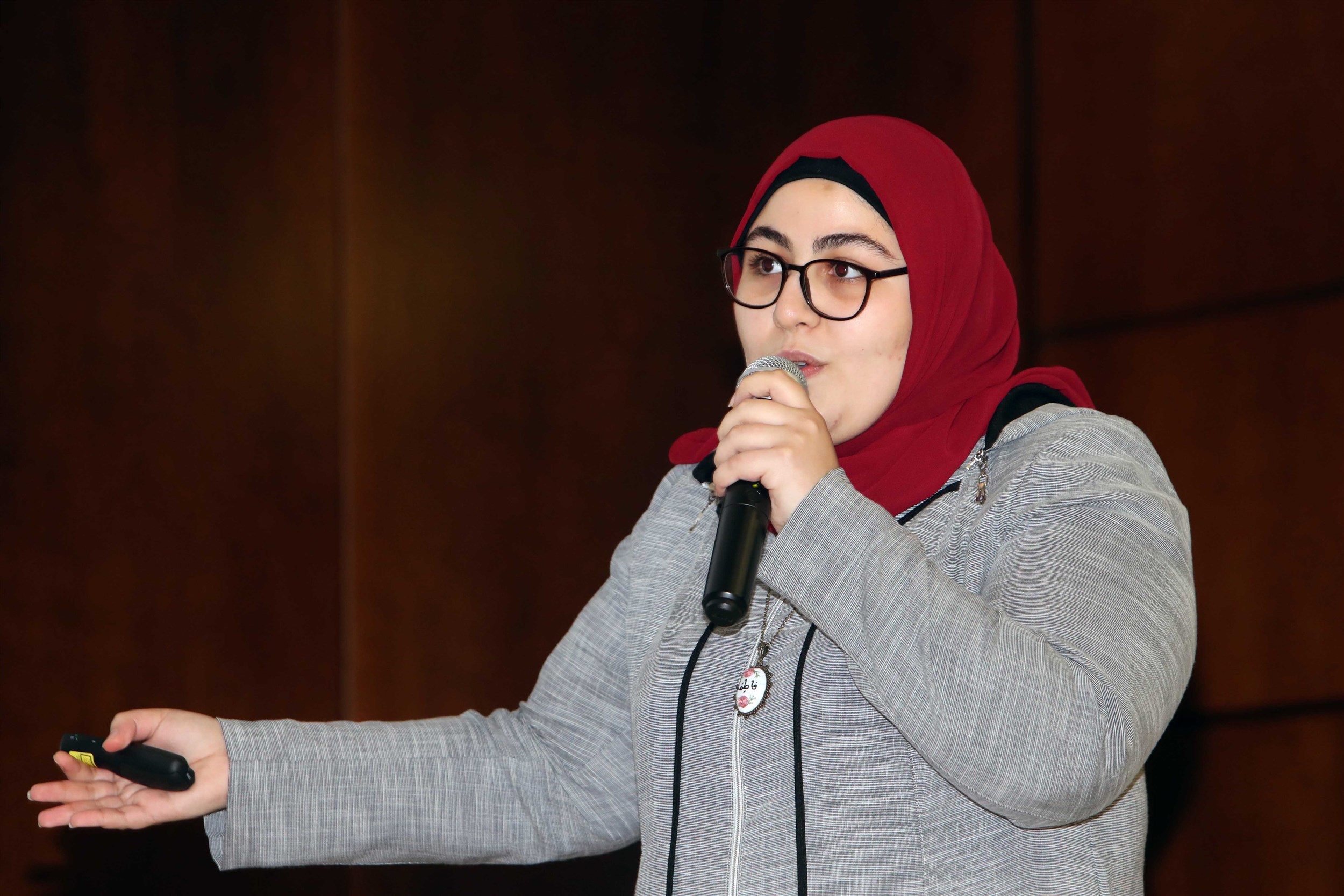 the winning student fatima  al-fawal announcing her innovative project to the jury.